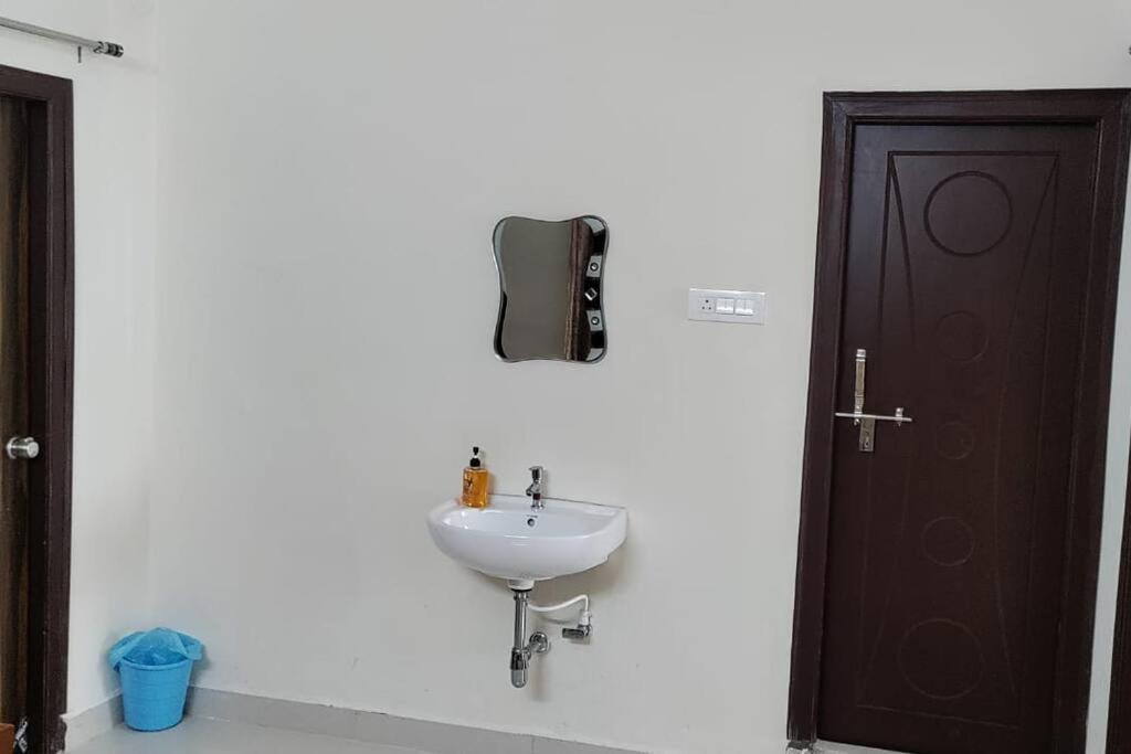 Servostay 2 Bhk Fully Furnished In Hafeezpet #301 Hajdarabad Zewnętrze zdjęcie